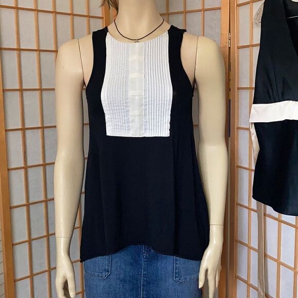 3/$20 Gap Sleeveless Rayon Tank - Picture 1 of 8